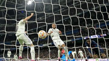 Real Madrid's Brazilian defender Eder Militao (C) reacts after scoring an own-goal next to Barcelona's Ivorian midfielder Franck Kessie (R) during the Copa del Rey (King's Cup) semi final first leg football match between Real Madrid CF and FC Barcelona at the Santiago Bernabeu stadium in Madrid on March 2, 2023. (Photo by JAVIER SORIANO / AFP)
