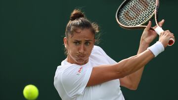 Sara Sorribes, contra Martina Trevisan en Wimbledon.