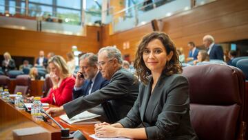 La presidenta de la Comunidad de Madrid, Isabel Díaz Ayuso,  durante una sesión plenaria en la Asamblea de Madrid, a 6 de octubre de 2022, en Madrid (España). El Pleno de la Asamblea de Madrid debate el impacto de las medidas fiscales en la Comunidad de Madrid y la creación del Sistema Integrado de Protección Civil y Emergencias. Del resto de preguntas dirigidas a los consejeros se encuentran temas como las consecuencias en suministro energético y logísticas que puede tener la crisis de Ucrania, Estatuto de la víctima del delito, servicio de atención al cliente del Canal de Isabel II y el modelo de residencias.
06 OCTUBRE 2022;ASAMBLEA MADRILEÑA;POLÍTICA;PLENO;SESIÓN PLENARIA;HEMICICLO;
Juan Barbosa / Europa Press
06/10/2022