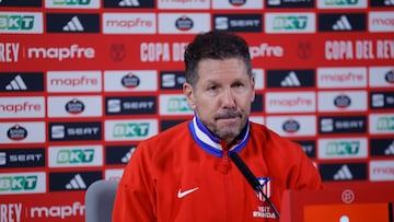 MAJADAHONDA (MADRID), 11/02/2026.-El entrenador argentino Diego Simeone, durante la rueda de prensa tras el entrenamiento del Atlético de Madrid, preparatorio del partido de ida de las semifinales de la Copa del Rey contra el Barcelona, este miércoles en la Ciudad Deportiva de Majadahonda.EFE/ Zipi Aragón