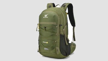 Mochila de senderismo para acampada disponible en Amazon.