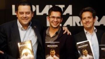 José Luis Guerrero, acompañado de Tomás Roncero y Juanma Trueba.