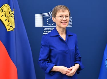 Forma de gobierno: Monarquía constitucional | Haas, del Partido Unión Patriótica de ideología de centroderecha, es una abogada que ostenta el cargo desde el 10 de abril de 2025