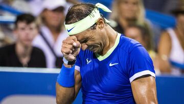 Rafa Nadal se lamenta tras un golpe durante su partido ante Lloyd Harris en el Citi Open en el Rock Creek Park Tennis Center de Washington, DC.