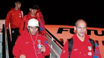 <b>CONCENTRADO. </b> Agüero y el equipo aterrizaron ayer en Sevilla. Después, la expedición se recluyó en Punta Umbría.