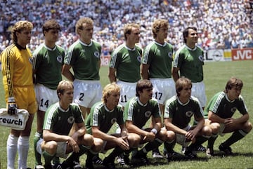 Beckenbauer apost¨® por alinear a Schumacher, Berthod, Forsters, Jakob, Brieghel, Brehme, Eder, Magath, Matth?us, Rummenigge y Allofs. Tanto el seleccionador como Brehme, Berthod y Matthaus volver¨ªan a disputar la final del Mundial cuatro a?os despu¨¦s, precisamente ante Argentina. Por suerte para ellos, a la segunda fue la vencida.