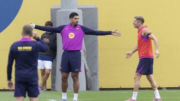FUTBOL 2025-2026
Entrenamiento FC Barcelona previo a partido de La Liga Jornada 4 ante el Valencia
Foto: Rodolfo Molina
Lewandowski
Araujo