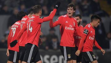 Seferovic mantiene al Benfica en la persecución del Oporto