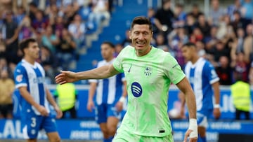 Soccer Football - LaLiga - Deportivo Alaves v FC Barcelona - Estadio Mendizorroza, Vitoria-Gasteiz, Spain - October 6, 2024 FC Barcelona's Robert Lewandowski celebrates scoring their second goal REUTERS/Vincent West