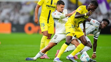 Associated Press/LaPresseReal Madrid's Vinicius Junior, right, and Dani Ceballos, second from left, challenge for the ball with Villarreal's Santiago Mourino, left, and Pape Gueye during the Spanish La Liga soccer match between Real Madrid and Villarreal at the Santiago Bernabeu stadium in Madrid, Spain, Saturday, Oct. 4, 2025. (AP Photo/Manu Fernandez)