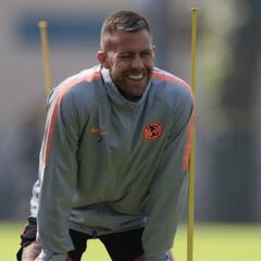 Ménez presume recuperación con foto de entrenamiento