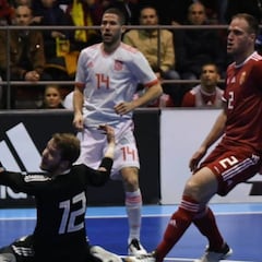 España vuelve a golear a Hungría y ya espera a Brasil