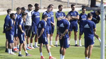 Los jugadores del Real Zaragoza, en un entrenamiento en la Ciudad Deportiva.