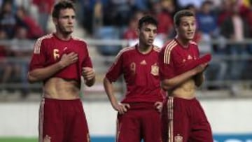 Los jugadores de la Sub-21, desolados tras la eliminación.