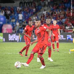 Josen Escobar, seguido por los dueños de Manchester City