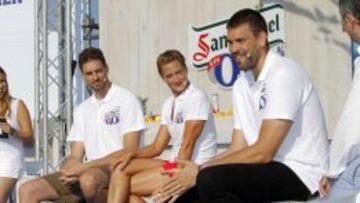 Pau Gasol, Mireia Belmonte y Marc Gasol en un acto celebrado en Barcelona.