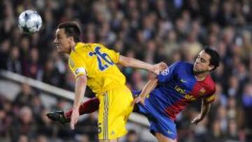 Xavi, junto a Terry, en 2009.