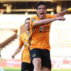 Recomiendan al Manchester United fichar a Raúl Jiménez