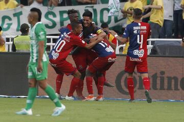 Cucchi, Arregui, en contra, Barrera y Barcos, en dos oportunidades, anotaron para los verdes. Por los rojos convirtieron Murillo y Cano.