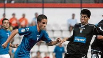 <b>SIN SUERTE. </b>Álvaro encaró varias veces a Aythami pero no fue el día del Alicante en su estreno en Segunda.