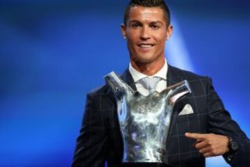 Cristiano recibe el premio al Mejor Jugador de Europa