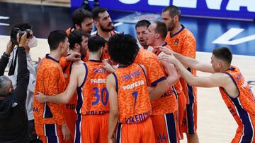 Los jugadores del Valencia Basket celebran la victoria ante el Bayern M&uacute;nich en la Euroliga.