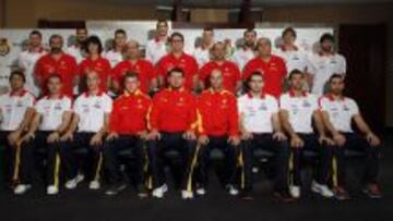 LOS 'HISPANOS' HACEN PIÑA. Los componentes de la Selección accedieron ayer a posar para AS en la víspera de la inauguración del Mundial de España.