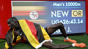 Cheptegei vuela en el tartán morado: oro y récord olímpico