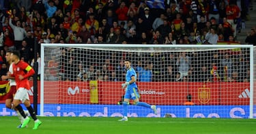 El portero del Barcelona se estrena con la selección española.