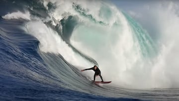 Un surfista en Shipstern Bluff