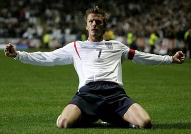 David Beckham se "subasta" en gala contra el Sida