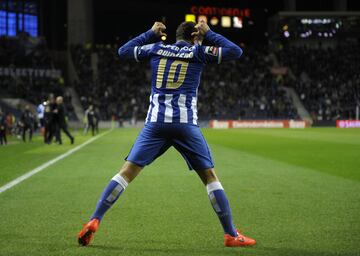 James Rodríguez, Falcao García, Freddy Guarín, Jackson Martínez, Juan Fernando Quintero, Héctor Quiñones, Wason Rentería han sido los colombianos que han vestido la camiseta del segundo equipo más ganador en Portugal. Luis Díaz espera ser figura y ayudar para que este conjunto vuelva a figurar a nivel europeo como en 2004. 