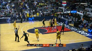 "El asesino que vino del frío" decidiendo el partido en el primer momentazo de la Copa