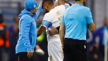 Soccer Football - Europa Conference League - Semi Final - Second Leg - Olympique de Marseille v Feyenoord - Orange Velodrome, Marseille, France - May 5, 2022 Olympique de Marseille's Dimitri Payet walks off the pitch after sustaining an injury as coach Jorge Sampaoli  looks on REUTERS/Stephane Mahe