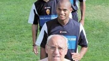 Canario, autor del gol del Real Zaragoza en la última victoria en Liga en el Camp Nou, con sus compatriotas brasileños Ewerthon, Savio y Álvaro