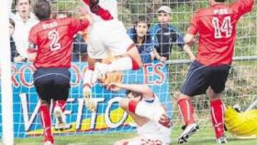 <b>GOL SALVADOR. </b>El tanto de Máinz mantiene al Rayo en la lucha por los play-offs.