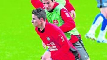 <b>A ESCENA. </b>Omar volvió a la dinámica de la plantilla profesional. En la imagen, en la sesión de ayer.