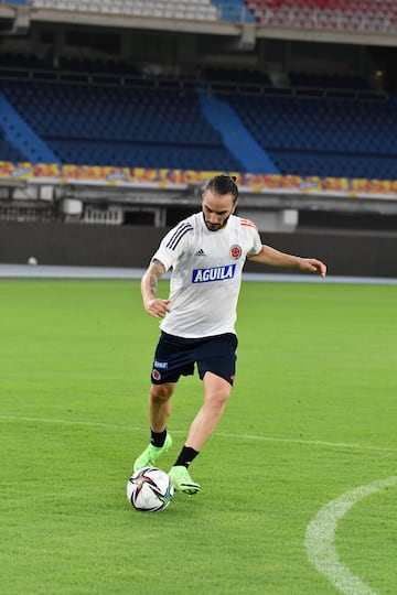 La Selección Colombia entrenó por primera vez en el Metropolitano para preparar el duelo ante Argentina. Activación física, movilidad y definición fueron los trabajos del equipo nacional 