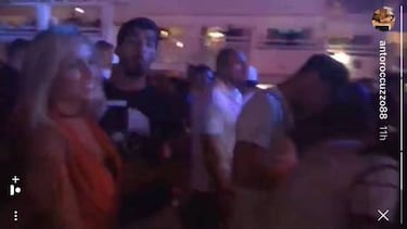Messi, Suárez y Fábregas, de fiesta ibicenca con sus chicas