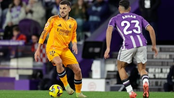 VALLADOLID, SPAIN - JANUARY 25: (L-R) Dani Ceballos of Real Madrid, Anuar of Real Valladolid during the LaLiga EA Sports match between Real Valladolid v Real Madrid at the Estadio Nuevo Jose Zorrilla on January 25, 2025 in Valladolid Spain (Photo by Maria Gracia Jimenez/Soccrates/Getty Images)