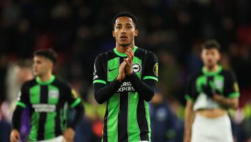 Soccer Football - Premier League - Crystal Palace v Brighton & Hove Albion - Selhurst Park, London, Britain - December 21, 2023 Brighton & Hove Albion's Joao Pedro applauds fans after the match REUTERS/Toby Melville NO USE WITH UNAUTHORIZED AUDIO, VIDEO, DATA, FIXTURE LISTS, CLUB/LEAGUE LOGOS OR 'LIVE' SERVICES. ONLINE IN-MATCH USE LIMITED TO 45 IMAGES, NO VIDEO EMULATION. NO USE IN BETTING, GAMES OR SINGLE CLUB/LEAGUE/PLAYER PUBLICATIONS.