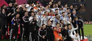 La plantilla del Madrid celebra la conquista del Mundial de Clubes 2014.