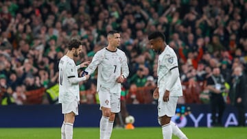 Portugal's forward Cristiano Ronaldo hands the captain's armband to Portugal's midfielder Bernardo Silva (L) as he leaves the pitch after receiving a second yellow card during the men's football 2026 World Cup Group F qualifier between Ireland and Portugal at Aviva Stadium in Dublin on November 13, 2025. (Photo by Paul Faith / AFP)