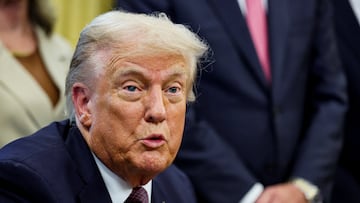 U.S. President Donald Trump looks on after signing a memorandum to send federal resources to Memphis, Tennessee, for a surge against local crime, in the Oval Office at the White House in Washington, D.C., U.S., September 15, 2025. REUTERS/Jonathan Ernst