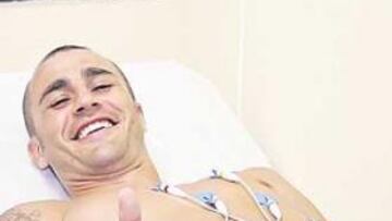 <b>TODO PERFECTO. </b>Cannavaro pasó el reconocimiento médico en la Clínica de Sanitas La Moraleja.