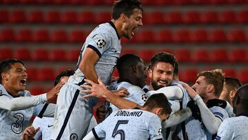 Chelsea's French forward Olivier Giroud (C) celebrates after scoring his team's second goal during the UEFA Champions League Group E football match between Stade Rennais FC and Chelsea FC at the Roazhon Park stadium in Rennes, western France, on