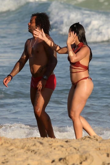 Marcelo relaxes with his family at the beach in Rio de Janeiro.