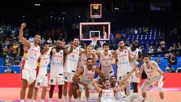 La Selección celebra la victoria ante Finlandia en los cuartos de final del Eurobasket 2022.