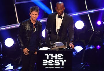 Noel Gallagher y Didier Drogba presentaron el premio Puskas al mejor gol.