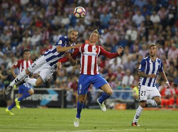 Penalti de Laguardia a Fernando Torres.